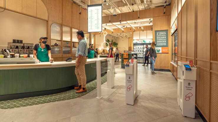 Cafeterias sin cajero lo que estan haciendo Starbucks y Amazon en Manhattan es por el COVID-19